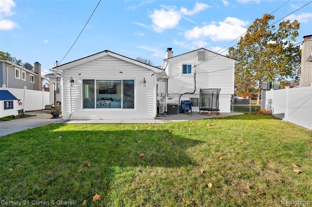 1310 Plainfield Street, Dearborn Heights, MI 48127