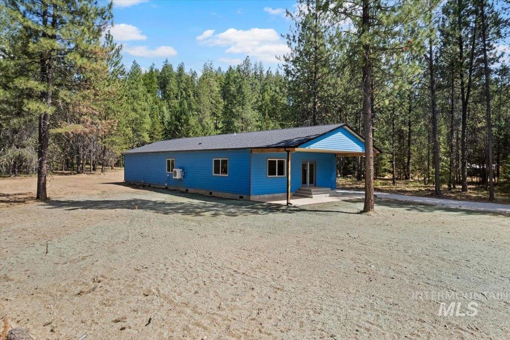 165 Smokewood, Athol, ID 83801