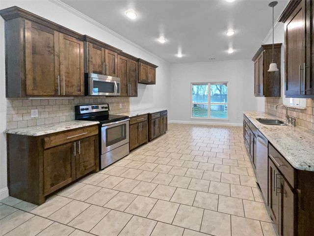 3915 Tower Circle, Nevada, TX 75173