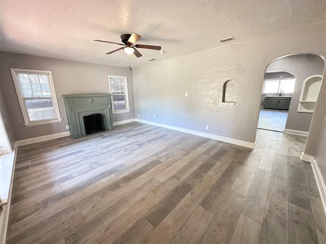 1601 SW A Ave, Lawton, OK 73501