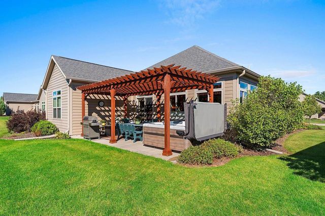 3670 PONDS EDGE COURT, De Pere, WI 54115