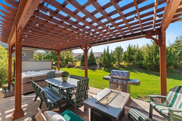 3670 PONDS EDGE COURT, De Pere, WI 54115