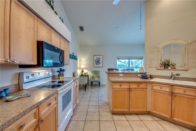 5244 Willow CT, Cape Coral, FL 33904