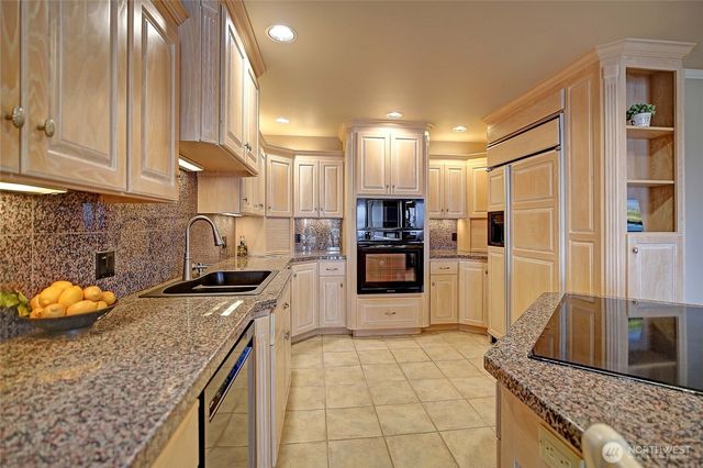 505 Green Island Way, Camano Island, WA 98282