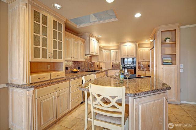 505 Green Island Way, Camano Island, WA 98282