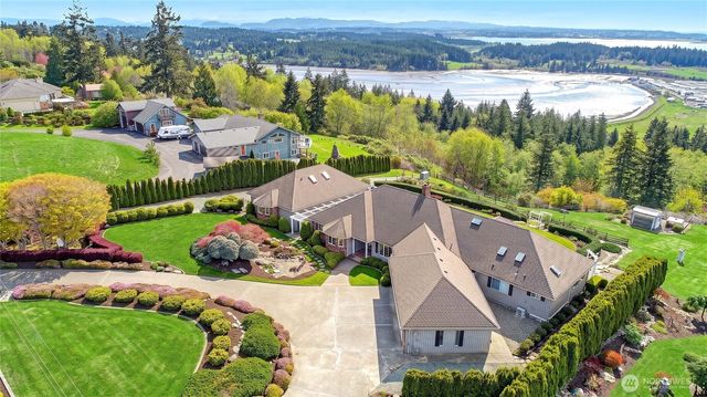 505 Green Island Way, Camano Island, WA 98282