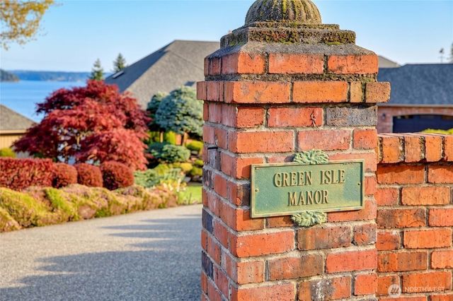 505 Green Island Way, Camano Island, WA 98282