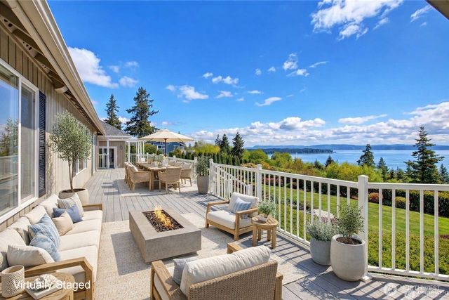 505 Green Island Way, Camano Island, WA 98282