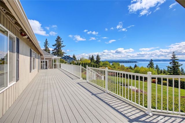 505 Green Island Way, Camano Island, WA 98282