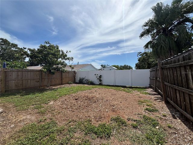674 HERITAGE LANE A, Largo, FL 33770