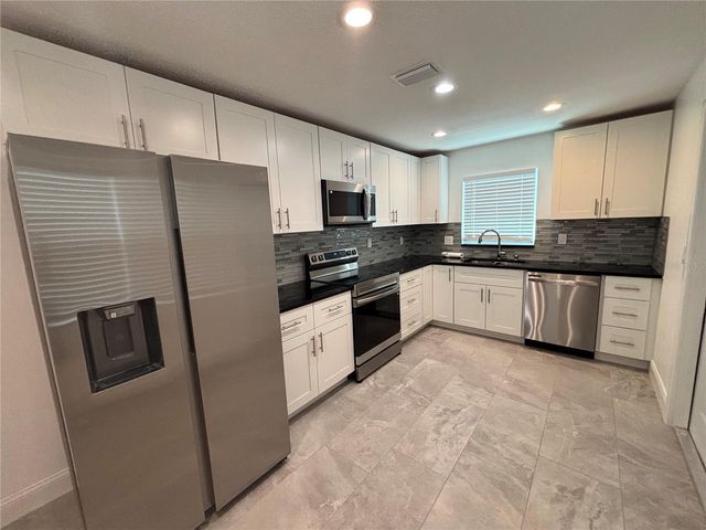 674 HERITAGE LANE A, Largo, FL 33770
