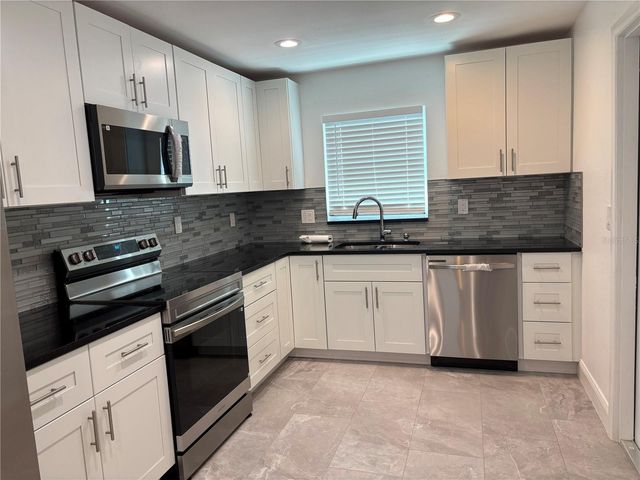 674 HERITAGE LANE A, Largo, FL 33770
