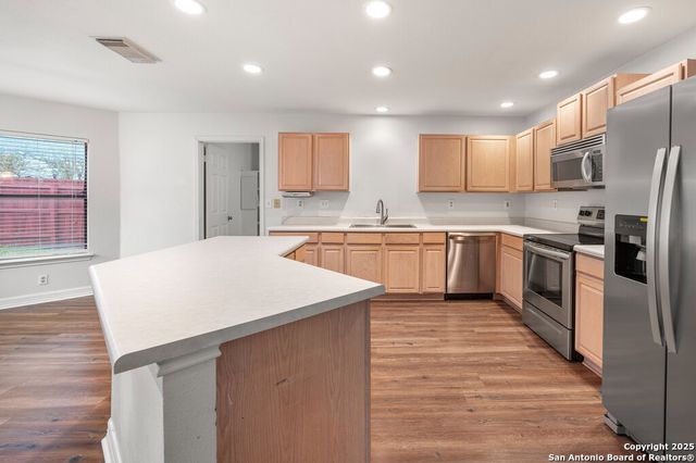 8619 Park Olympia, Universal City, TX 78148