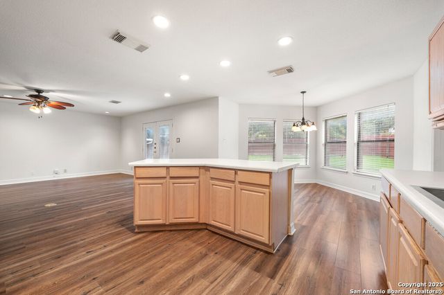 8619 Park Olympia, Universal City, TX 78148