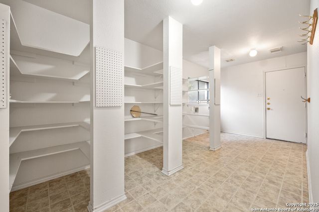 8619 Park Olympia, Universal City, TX 78148