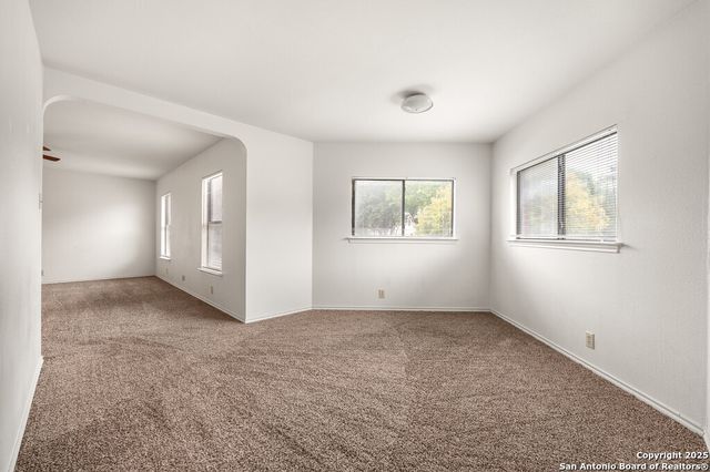 8619 Park Olympia, Universal City, TX 78148