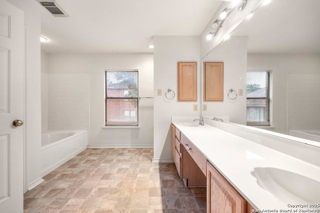 8619 Park Olympia, Universal City, TX 78148