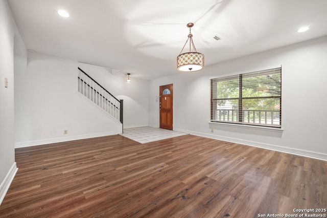 8619 Park Olympia, Universal City, TX 78148