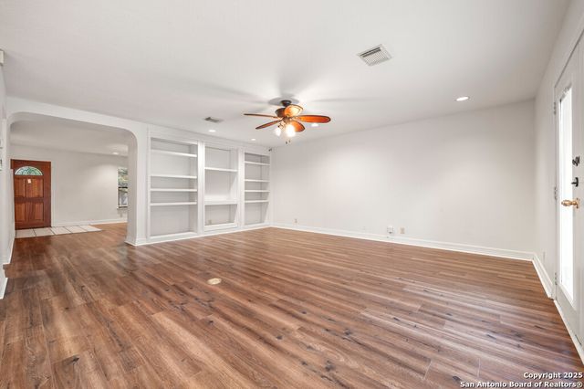 8619 Park Olympia, Universal City, TX 78148