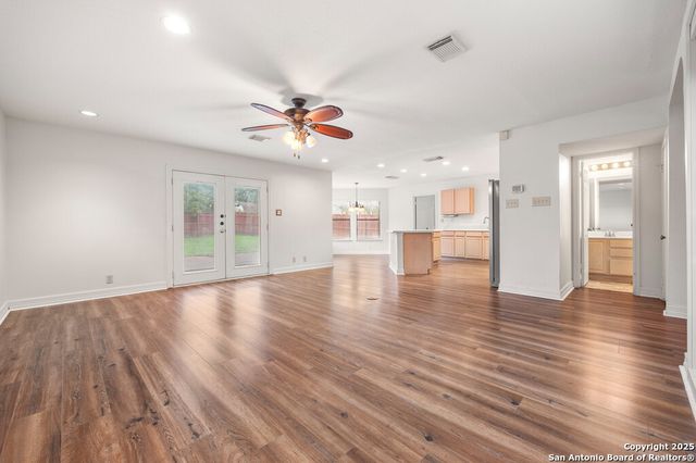 8619 Park Olympia, Universal City, TX 78148