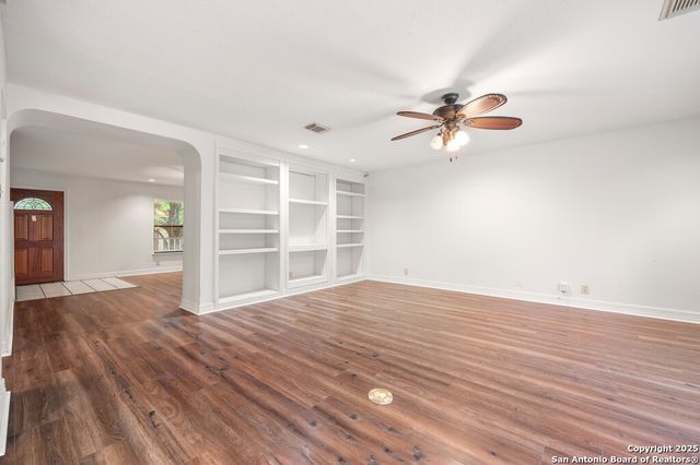 8619 Park Olympia, Universal City, TX 78148