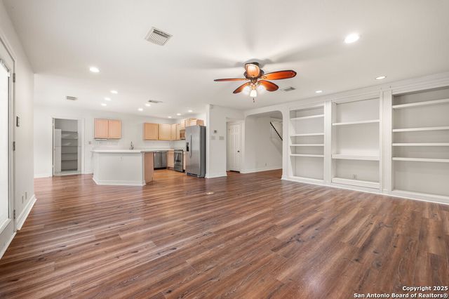 8619 Park Olympia, Universal City, TX 78148