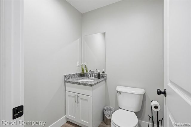 1218 E Bernhard Avenue, Hazel Park, MI 48030