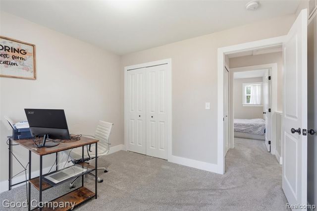 1218 E Bernhard Avenue, Hazel Park, MI 48030
