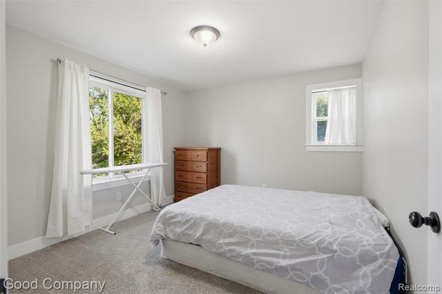 1218 E Bernhard Avenue, Hazel Park, MI 48030