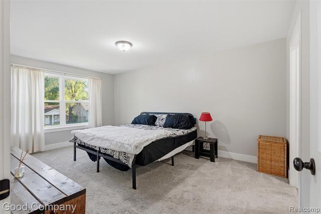 1218 E Bernhard Avenue, Hazel Park, MI 48030