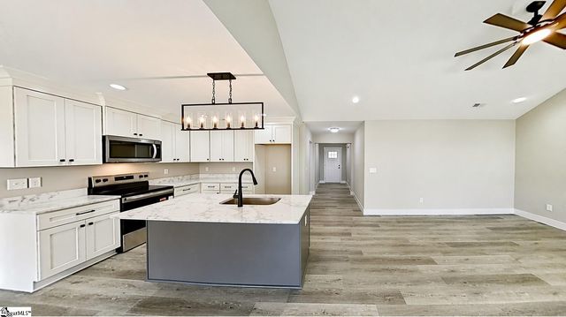 362 W Church Avenue, Cowpens, SC 29330