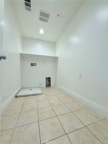 16977 Red Tail, Fontana, CA 92336