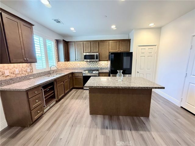16977 Red Tail, Fontana, CA 92336