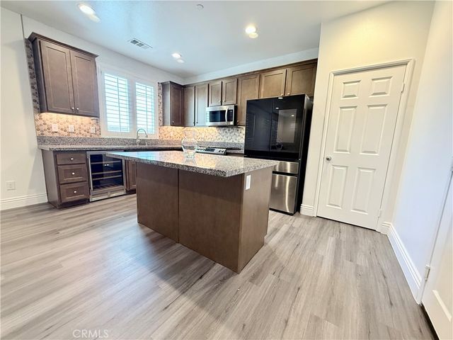 16977 Red Tail, Fontana, CA 92336