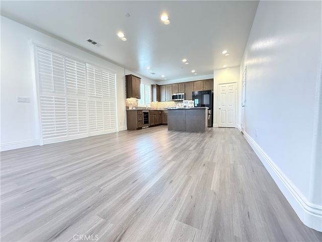 16977 Red Tail, Fontana, CA 92336