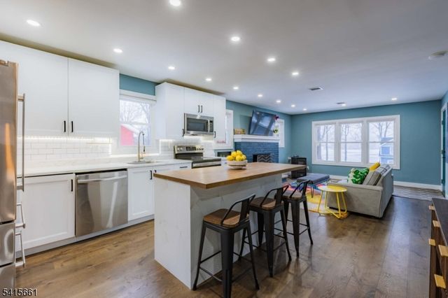 18 Lake St, Vernon Twp., NJ 07422