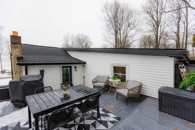 18 Lake St, Vernon Twp., NJ 07422