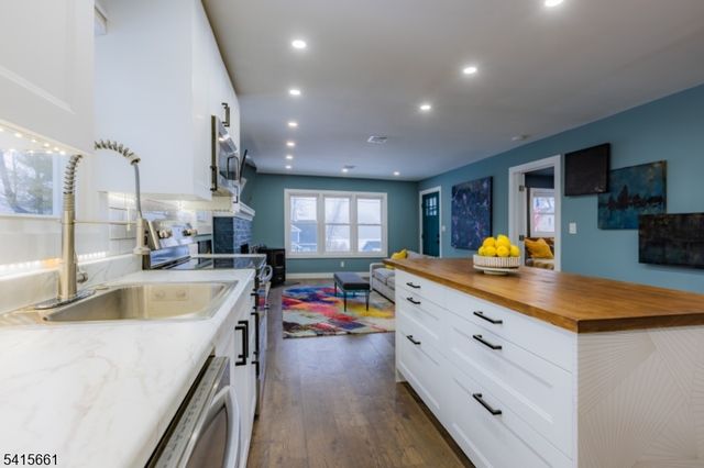 18 Lake St, Vernon Twp., NJ 07422