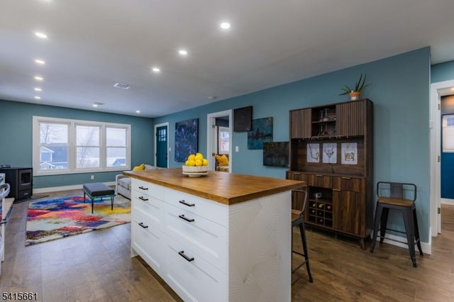 18 Lake St, Vernon Twp., NJ 07422