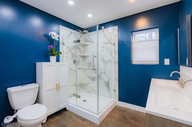 18 Lake St, Vernon Twp., NJ 07422