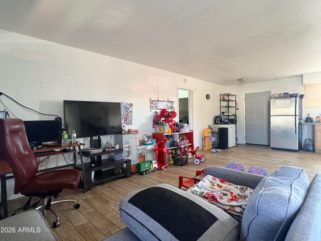 5619 W LA REATA Avenue, Phoenix, AZ 85035