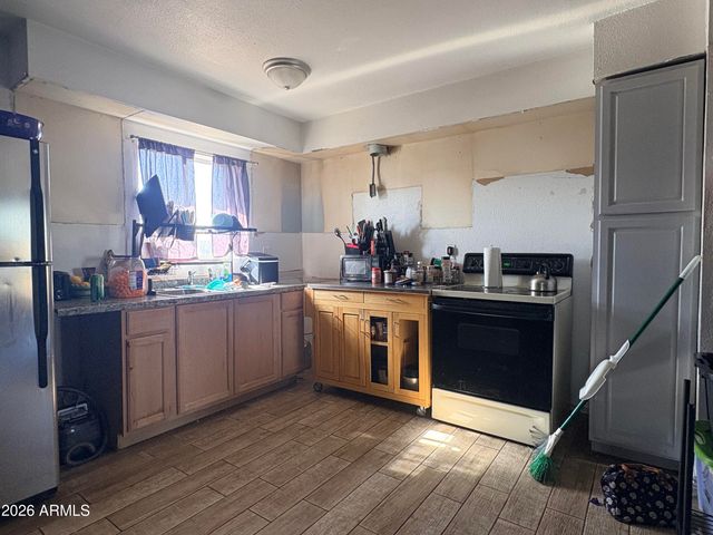 5619 W LA REATA Avenue, Phoenix, AZ 85035