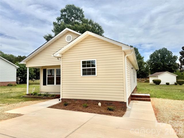 121 S Beaver Street, Landis, NC 28088