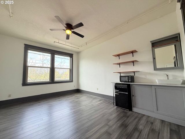 8212 N DENVER Ave, Portland, OR 97217