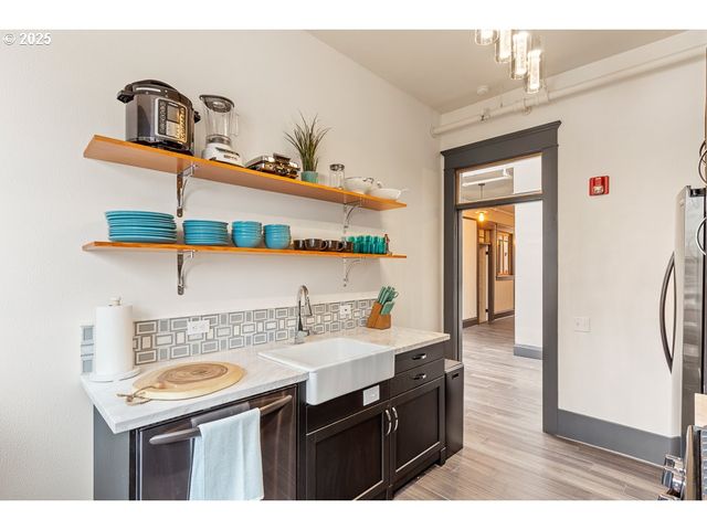 8212 N DENVER Ave, Portland, OR 97217