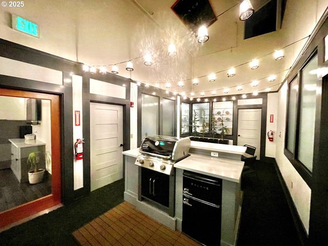 8212 N DENVER Ave, Portland, OR 97217