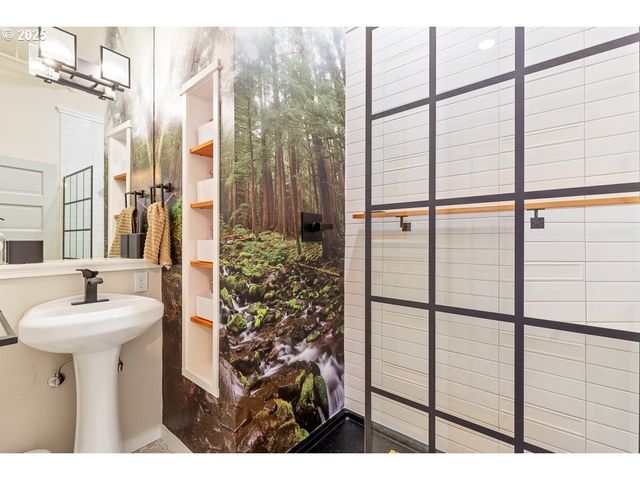 8212 N DENVER Ave, Portland, OR 97217