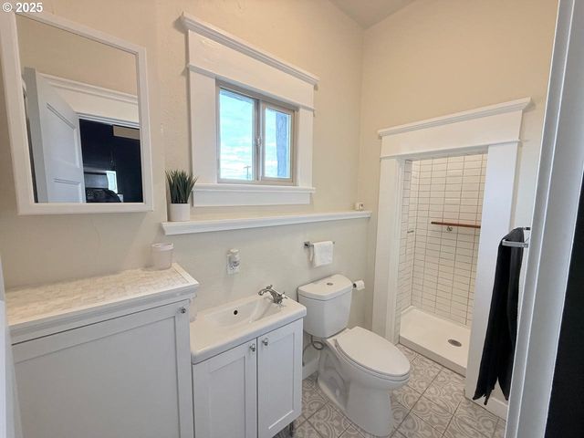 8212 N DENVER Ave, Portland, OR 97217