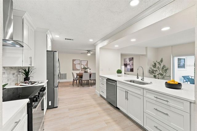 7220 SUNSHINE DRIVE S, St Petersburg, FL 33705