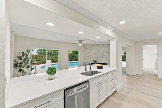 7220 SUNSHINE DRIVE S, St Petersburg, FL 33705